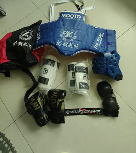 全新跆拳道护具一整套 M码，适合130-1...