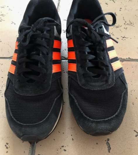 男士阿迪达斯运动鞋42码 68包邮 有喜欢...