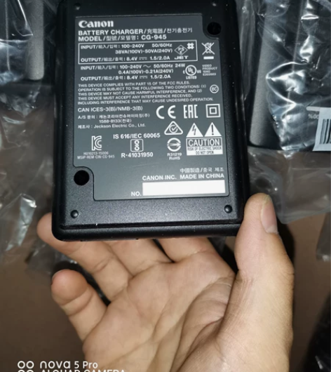 Canon佳能 CG-945电池充电器，1...