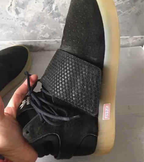 二手正品阿迪高帮透气休闲运动鞋43码  保...