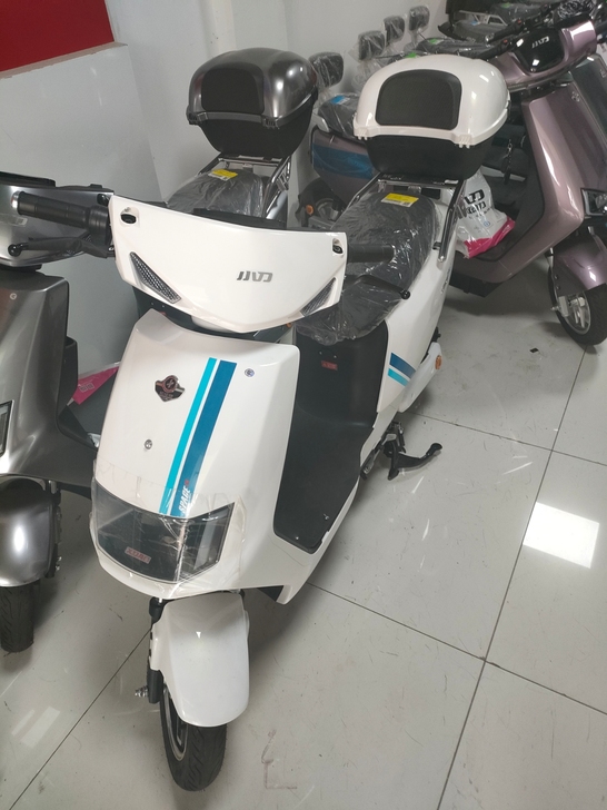 小刀新国标长正版电动车,配备小刀专用石墨烯...