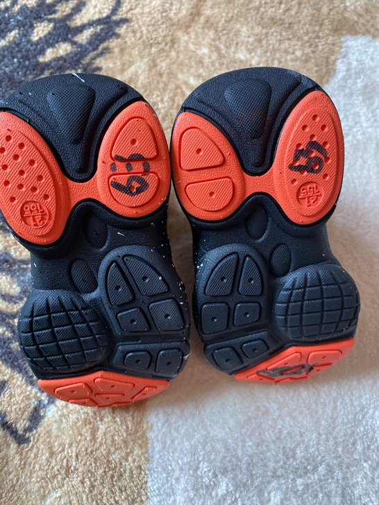 全新21码运动鞋 25元