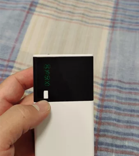 小米充电宝！买手机的赠品！ 感兴趣的话点“...