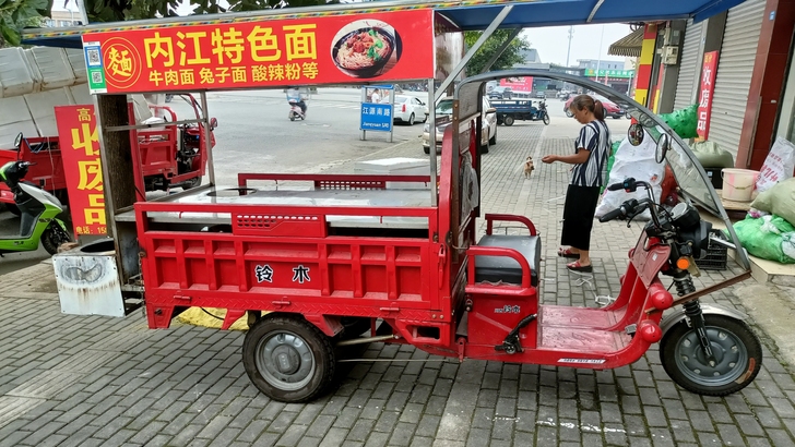 不摆摊了,1.6货箱, 带架子低价转让