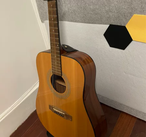 正品红棉民谣吉他,没怎么用,基本上就是新的...