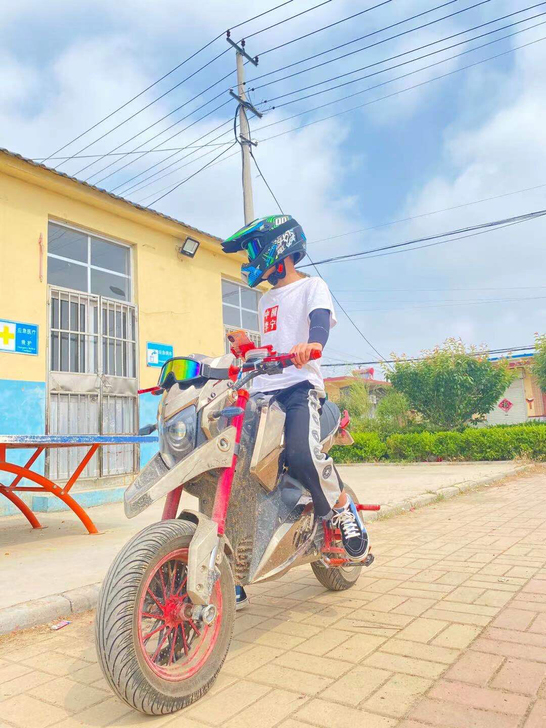 m5电摩，最高时速85迈续航80公里搭配7...