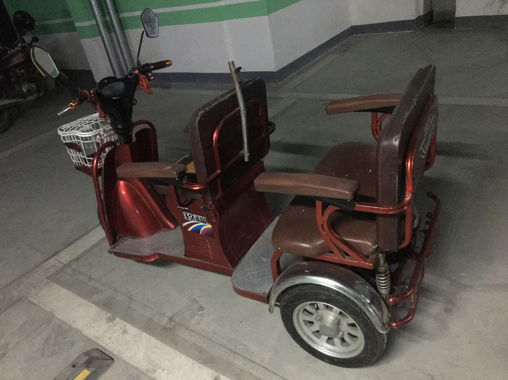 老年代步三轮车、现在能跑个二十公里左右、再...