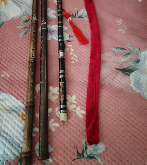 紫竹箫，笛子，竹子有裂缝，50包邮吧。 感...