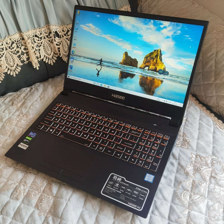 神舟战神游戏本 i7-9750H六核处理器...