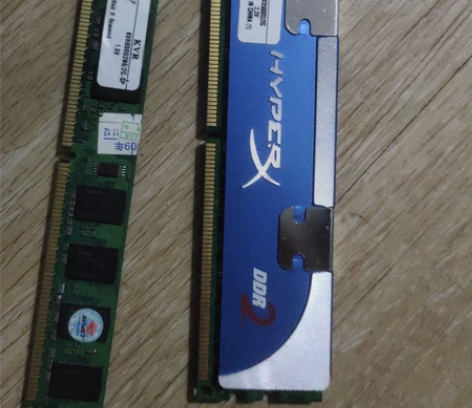 两张金士顿拆机2g内存条。打包一起包邮出,...