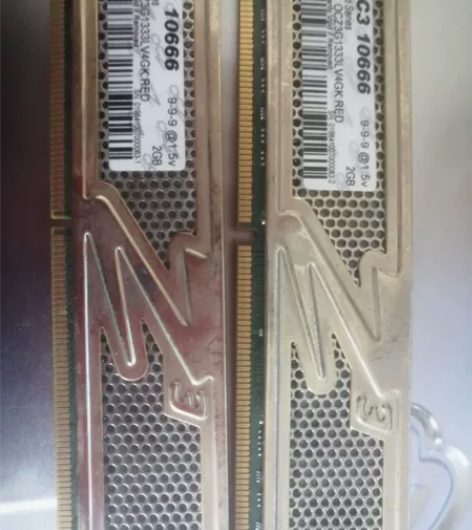 OCZ饥饿鲨DDR3，1333频率内存条。...