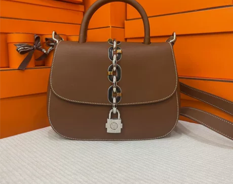 LV Chain it 小号马鞍锁头包 超...