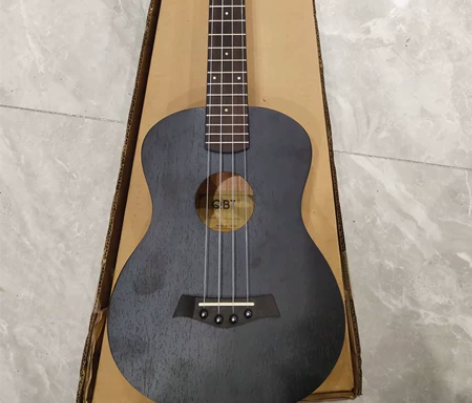 QBT尤克里里，  99新 PS:琴箱内贴...