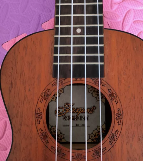 尤克里里 实体店购买 上好桃木 23寸 买...