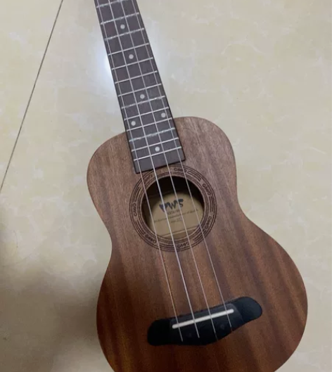 出一个新手尤克里里 买来就试过手 因为实在...