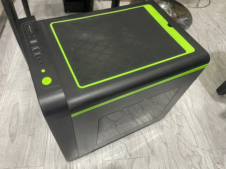 台式电脑主机一台 i5处理器 8G内存 2...