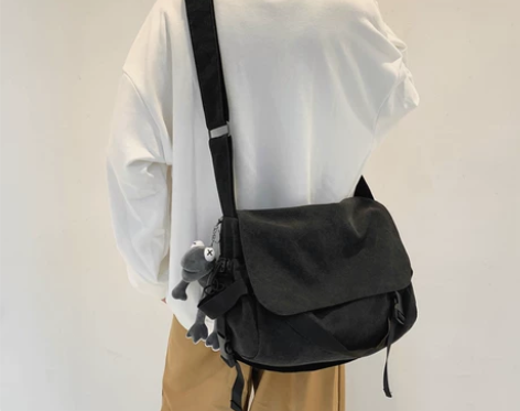 斜挎包男潮牌2022新款日系男学生背包大容...