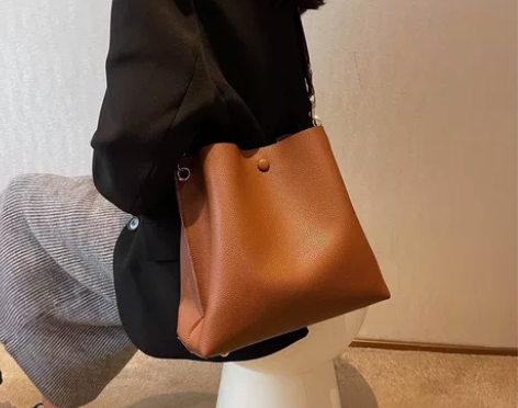 森系质感单肩水桶包包女2022新款文艺百搭...