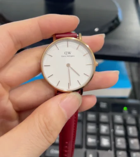 DW手表前两年官网新年限定款，朋友送的 手...