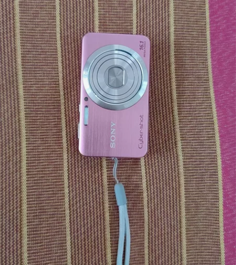 索尼w630外观很好基本没有怎么用过；有电池，屏幕保护膜都还...