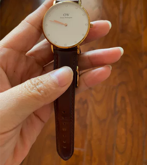 Dw女士手表！ 朋友送！带手表不方便，一直...