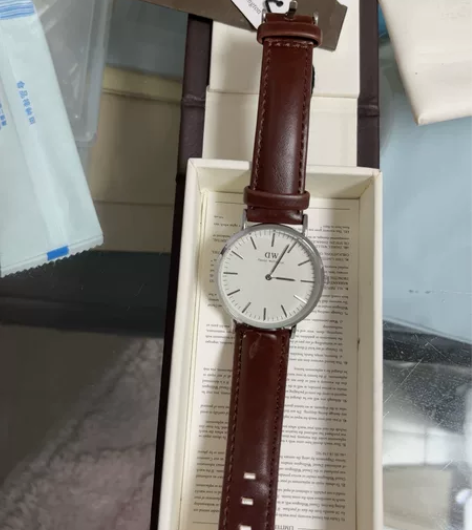 DW手表低价出 亚马逊购入 表带微瑕 介意...