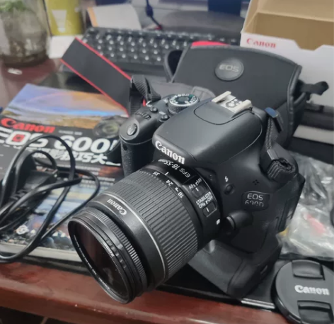 佳能600D单反相机配18-55镜头个人一...