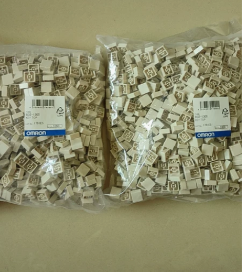 欧姆龙按键帽B32-1300，全新原厂包装...