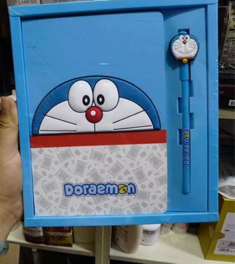 全新个人闲置哆啦A梦文具套装,含哆啦A梦圆...