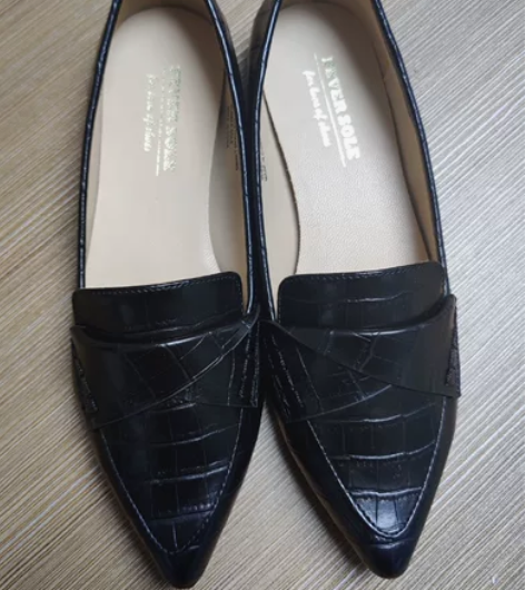 37码尖头单鞋 样品来着，鞋底有胶布撕掉的...