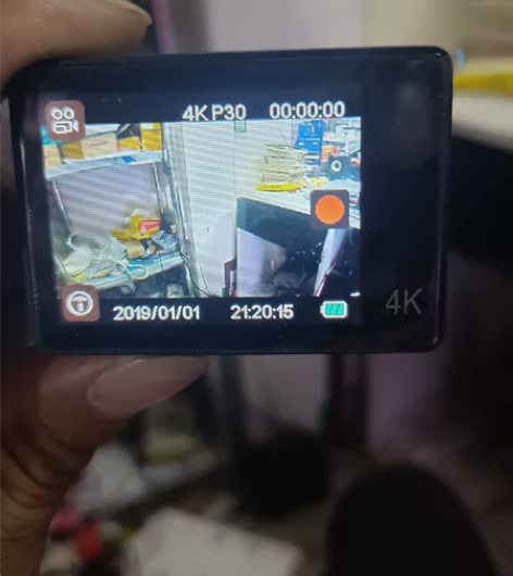 4k的运动相机。全套的配件。有原厂的防水壳...