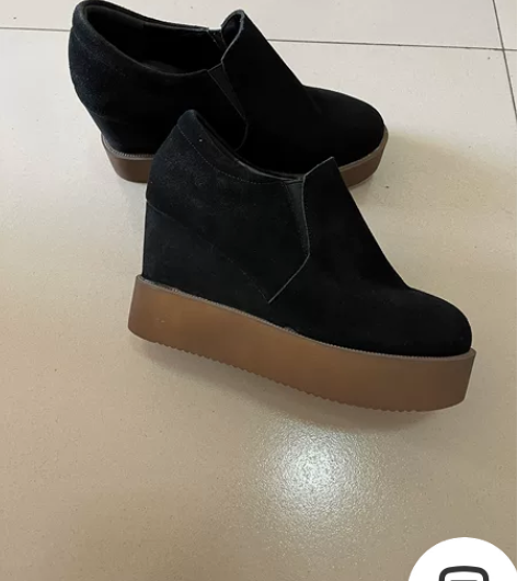 女款39码 绒面坡跟防水台厚底单鞋 跟高8...