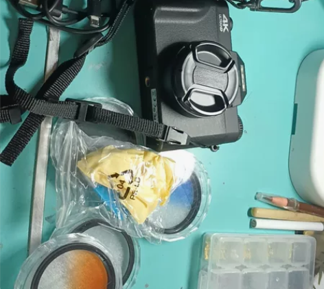 出一套相机，几乎全新，只用过一次，附赠4个...