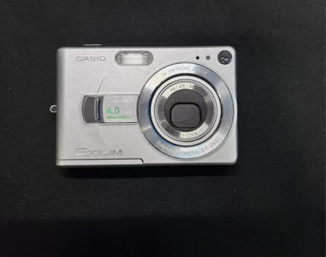 卡西欧Z40 银色，成色很新，带原盒的机器...