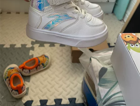 九成新安踏秋冬鞋，中帮不卡脚，鞋很轻，鞋底...