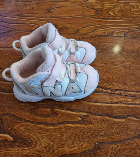 儿童鞋子 安踏童鞋，27码，买来没穿几次，...