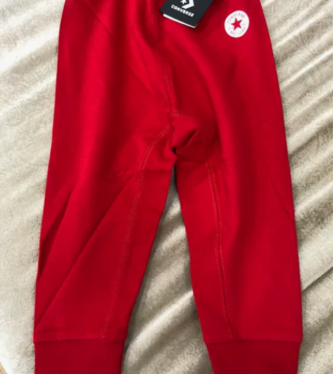 匡威全新，80尺码 感兴趣的话点“我想要”...