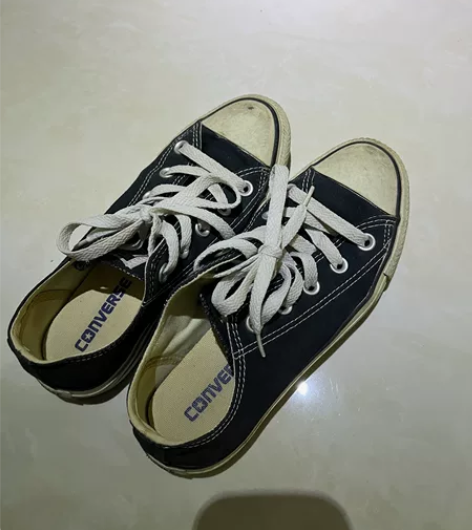 正版匡威，实体店购买，售出不退不换 感兴趣...