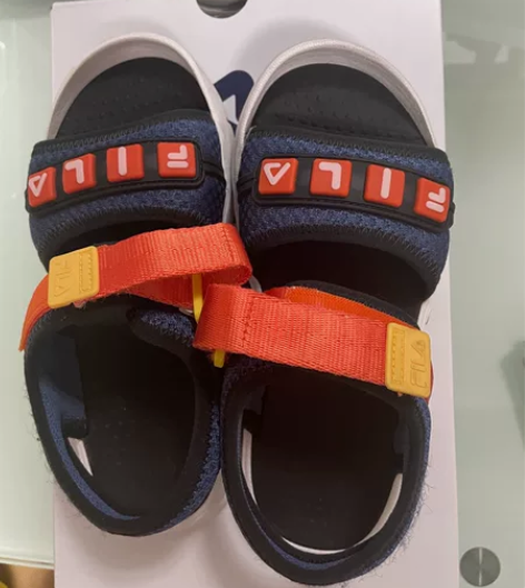 Fila亮灯童鞋 32码 原价500+，购...