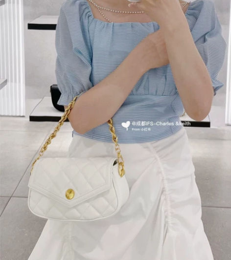 小CK磁吸扣式链条包 夏天当然要背小包啦 ...