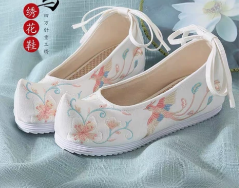 退坑出，单鞋女2020春款汉服鞋子绣花鞋配...