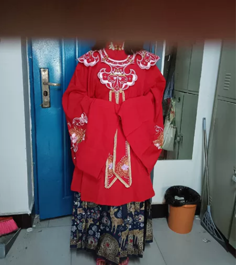 110一套出，仅试穿，xs码包邮费，马面百...