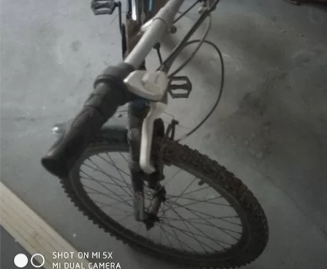 闲置自行车一辆,小孩上高中买的也没骑多久就...