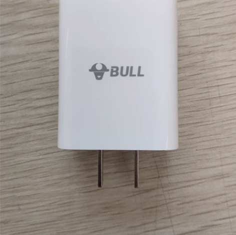 公牛正品手机充电器，18瓦快充，8至9成新...