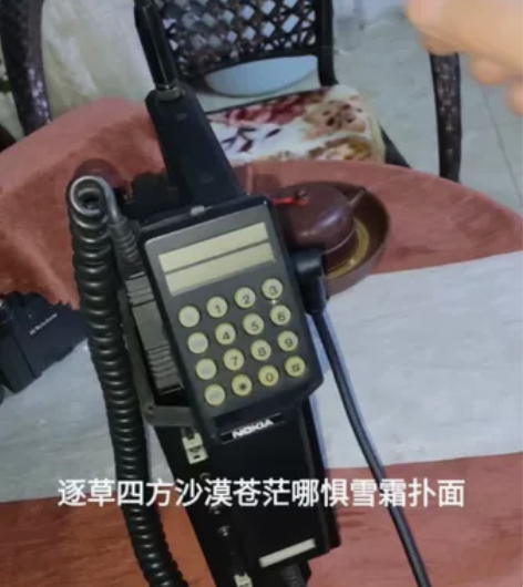 大哥大诺基亚布袋电话 模拟手机一族 欢迎玩...