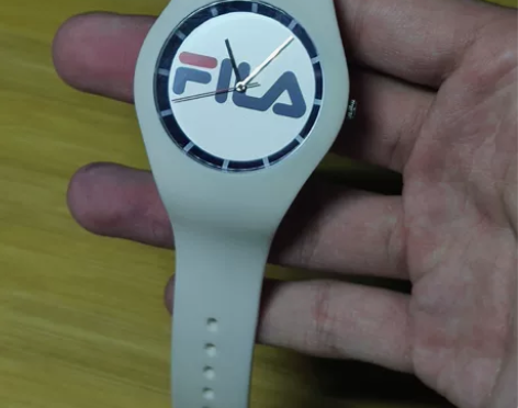 斐乐手表 红蓝白配色，9成新 表哥送的，带...