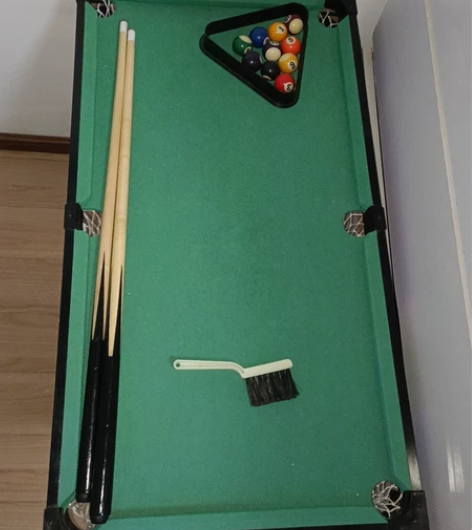 儿童台球桌一套,孩子不玩了,便宜处理,基本...