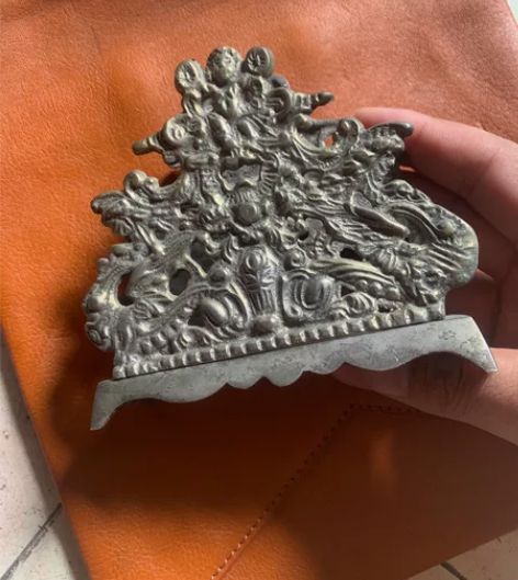 不知道是做什么用的。应该是放书了。或者是装...