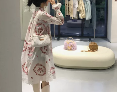 深遇洋气法式宫廷风复古刺绣翻领花边衬衫裙2...