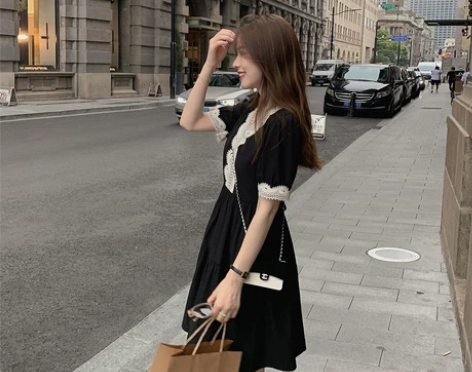 花栗鼠小姐【迈尔密假日】蓝色v领重工刺绣连...